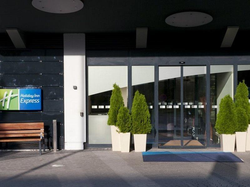 Holiday Inn Express Stuttgart Airport, An Ihg Hotel Leinfelden-Echterdingen Buitenkant foto